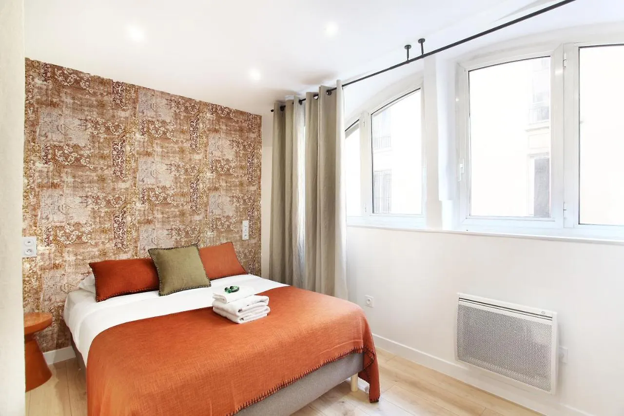Rent A - Bonne Nouvelle * Paris