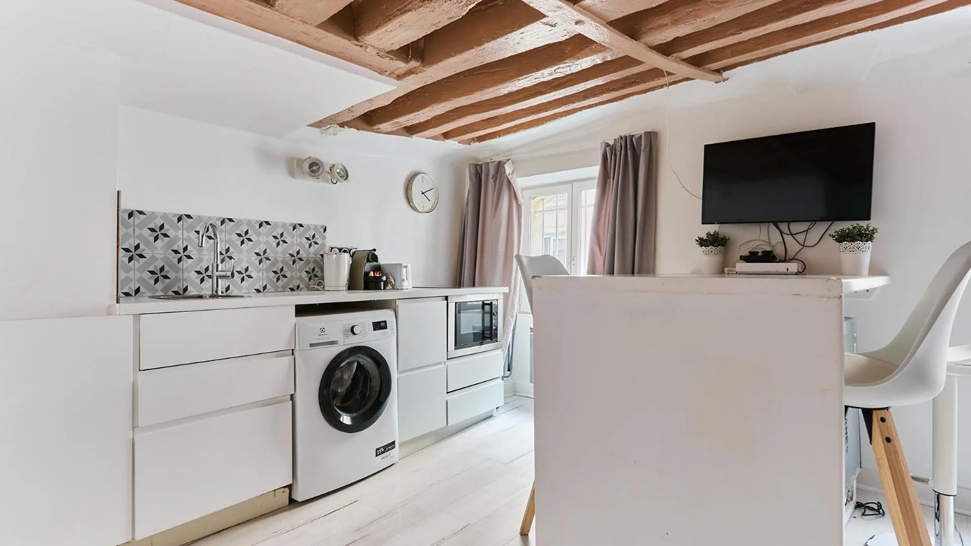 Rent A - Bonne Nouvelle Paris